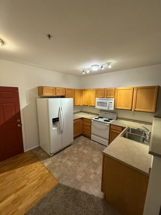 2896 W Riverwalk Cir, Unit #A110 in Littleton, CO - Foto de edificio