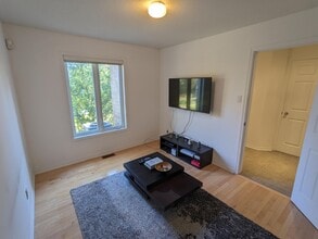 236 Latchford Rd in Ottawa, ON - Building Photo - Building Photo