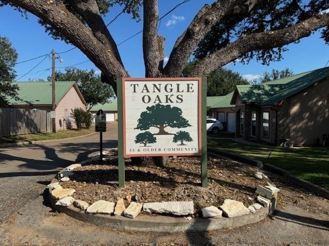 852 Tangle Oaks Dr in Bellville, TX - Building Photo - Building Photo