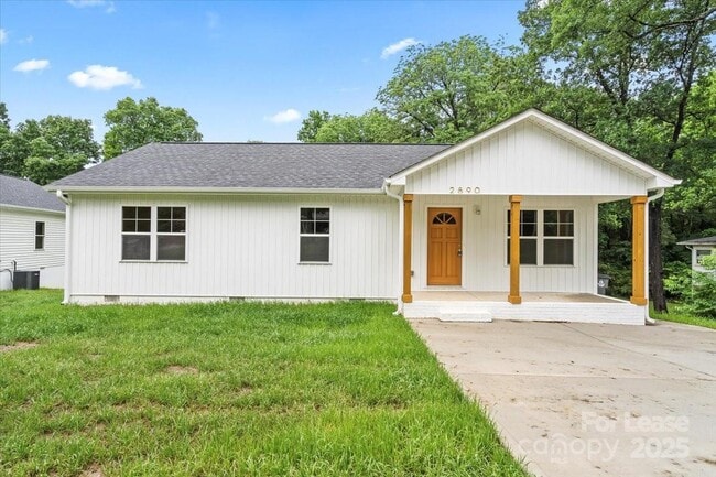 property at 2890 Shady Ln Ave