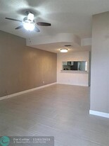 7866 Dixie Beach Cir in Tamarac, FL - Building Photo - Building Photo