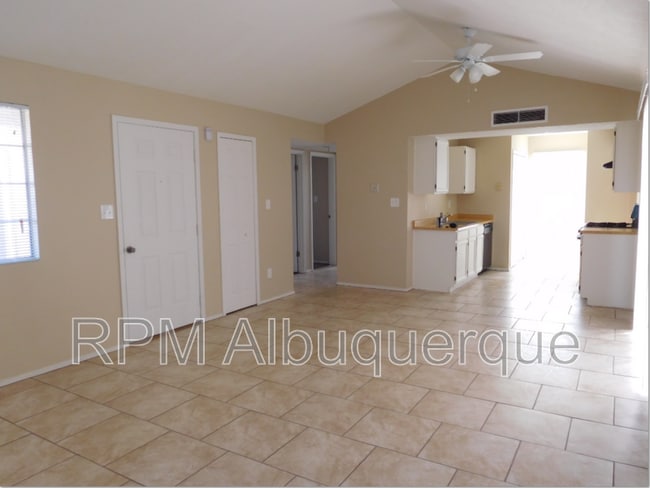 420 Vancouver Pl SE in Rio Rancho, NM - Building Photo - Building Photo