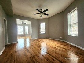 7314 S Kenwood Ave in Chicago, IL - Building Photo