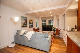 1253 Beacon St, Unit SI FL1-ID1237952P in Brookline, MA - Foto de edificio - Building Photo