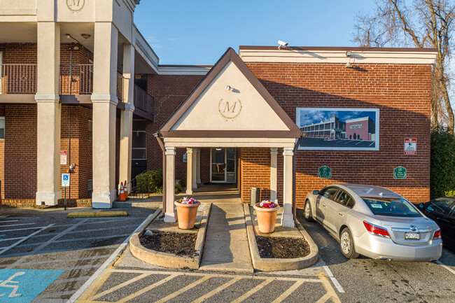 The Crossings at Elmwood in Woodlyn, PA - Building Photo - Building Photo