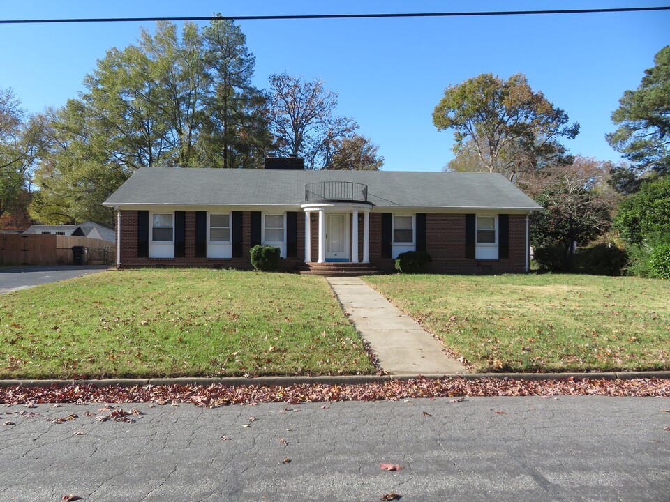 108 Norwood Dr in Colonial Heights, VA - Building Photo