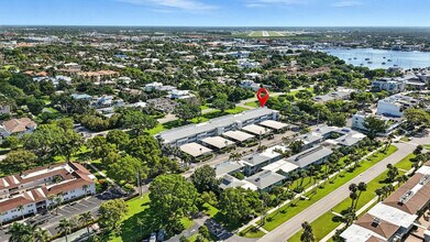 696 Broad Ave S in Naples, FL - Building Photo - Building Photo