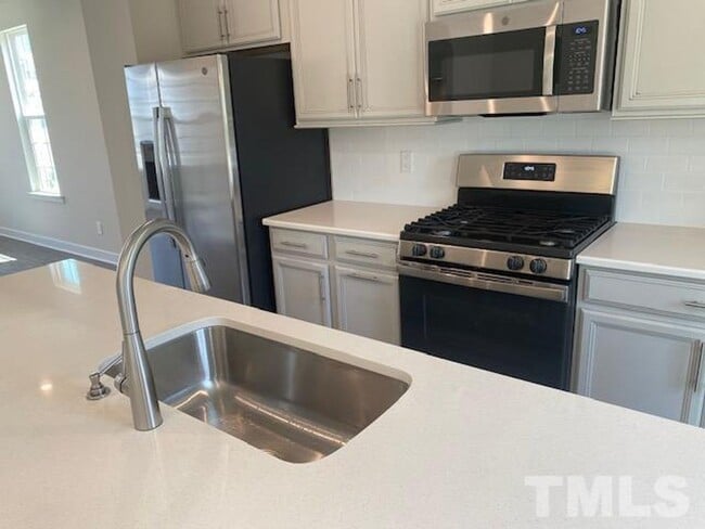 511 Autumn Cure Ct in Fuquay Varina, NC - Building Photo - Building Photo