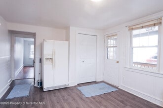 118 E Carey St in Plains, PA - Building Photo - Building Photo