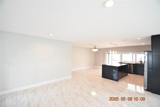 1019 Spindle Palm Way in Apollo Beach, FL - Building Photo - Building Photo