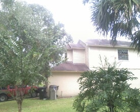 2472 Lake Jackson Cir in Apopka, FL - Building Photo - Building Photo