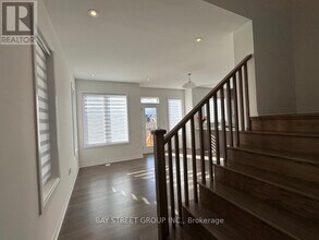 3210 Crystal Dr in Oakville, ON - Building Photo - Building Photo