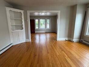 4 Hazel St in Manchester, NH - Building Photo - Building Photo