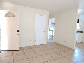 876 N 3rd St in El Cajon, CA - Foto de edificio - Building Photo