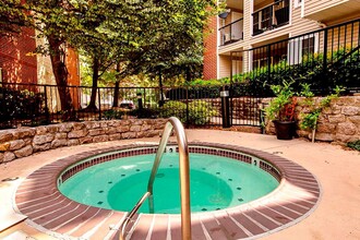 3313 Wyndham Cir, Unit 4214 in Alexandria, VA - Building Photo - Building Photo
