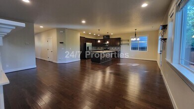9940 SW Old Weir Rd in Beaverton, OR - Building Photo - Building Photo