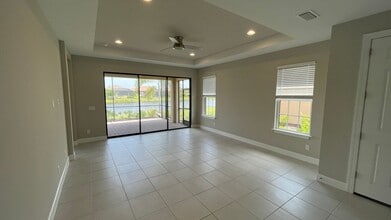 5364 Bartolomeo St in Sarasota, FL - Building Photo - Building Photo