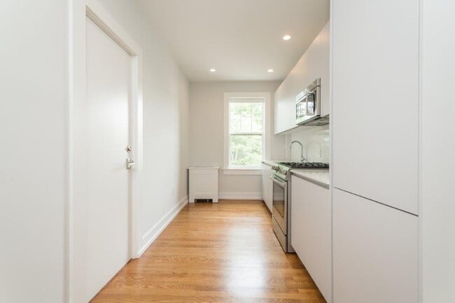6 Forest St, Unit 3 in Cambridge, MA - Building Photo - Building Photo