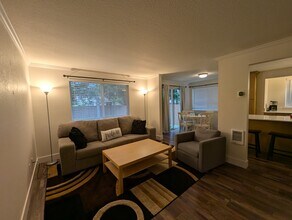 319 10th Ave SE in Puyallup, WA - Building Photo - Building Photo
