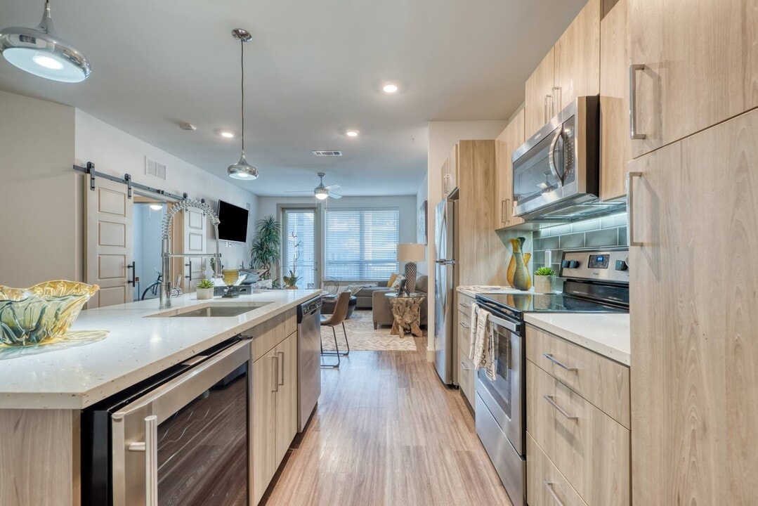 Infinity at the Rim in San Antonio, TX - Building Photo