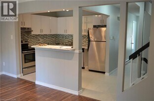 6530 Glen Erin Dr in Mississauga, ON - Building Photo