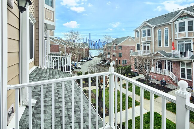 326 Midland Ct in West New York, NJ - Building Photo - Building Photo