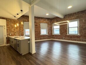 1211 W 27th St, Unit A in Kansas City, MO - Foto de edificio - Building Photo