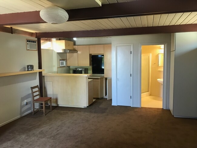 12421 Deerbrook Ln, Unit Guest house in Los Angeles, CA - Building Photo - Building Photo