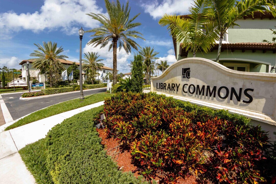 122 NW Gardner St in Boca Raton, FL - Building Photo