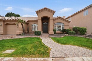 1909 E Coral Tree Dr in Gilbert, AZ - Building Photo