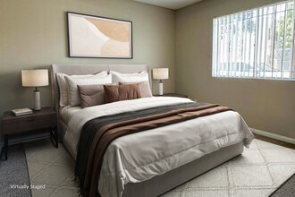 Orange Terrace Apartments in Long Beach, CA - Foto de edificio - Building Photo