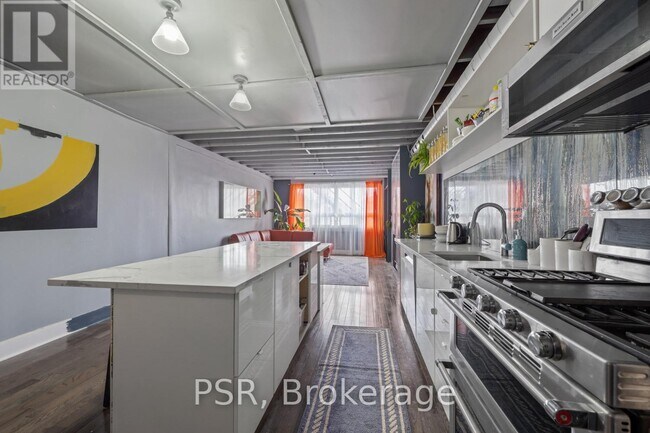 1537 Eglinton Ave W in Toronto, ON - Building Photo - Building Photo