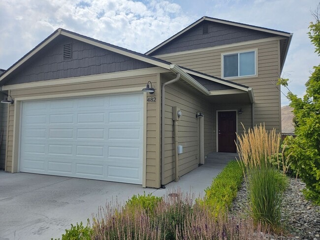 property at 482 S Kansas Loop