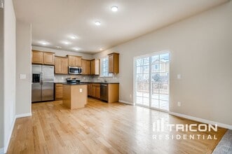 161 N Newbern Way in Aurora, CO - Building Photo - Building Photo