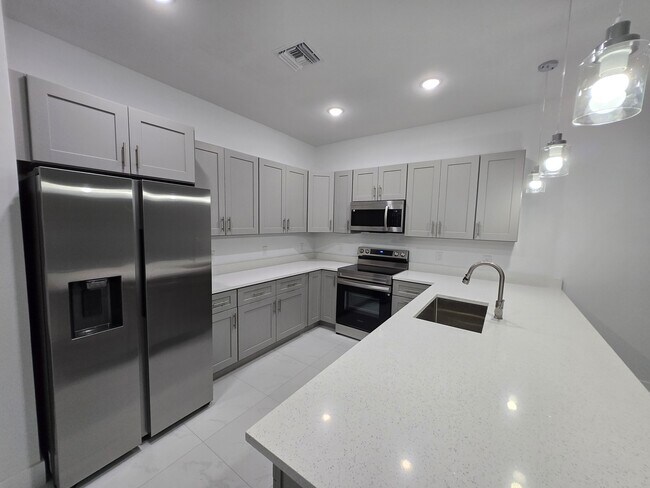 373 Bell Blvd in Lehigh Acres, FL - Building Photo - Building Photo