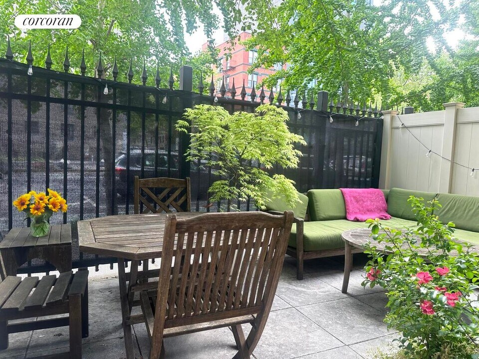 243 E 2nd St in New York, NY - Building Photo