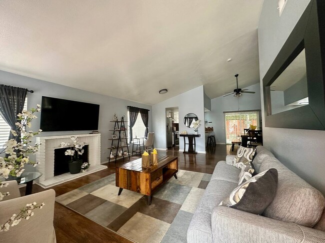 1845 Jake Mills Ct in San Diego, CA - Building Photo - Building Photo