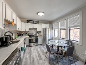 839 W Cornelia Ave in Chicago, IL - Building Photo - Building Photo