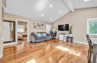 20800 Locust Dr in Los Gatos, CA - Foto de edificio - Building Photo