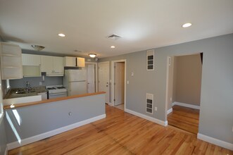 12 Cheever Ct, Unit 2 in Boston, MA - Building Photo - Building Photo