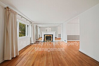 5747 27th St NW in Washington, DC - Building Photo - Building Photo