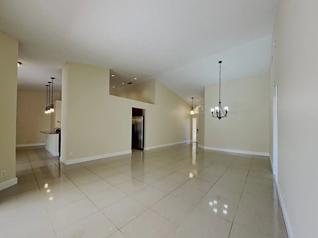 10162 Aspen Way in Palm Beach Gardens, FL - Building Photo - Building Photo