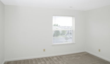 Peters Creek Apartments - Tax Credit in Roanoke, VA - Building Photo - Building Photo