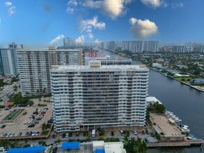 1965 S Ocean Dr in Hallandale Beach, FL - Foto de edificio - Building Photo