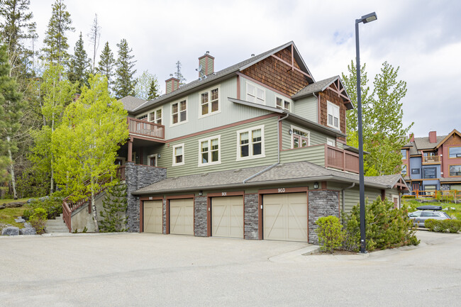 70 Dyrgas Gate in Canmore, AB - Building Photo - Building Photo