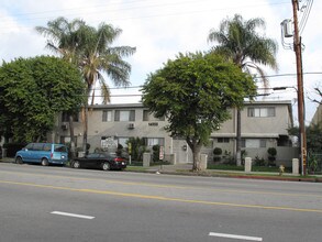 Saticoy West Apartments in Van Nuys, CA - Building Photo - Building Photo