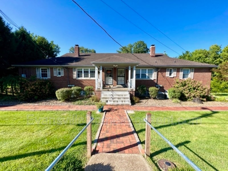 4624 New Harmony Rd in Evansville, IN - Building Photo