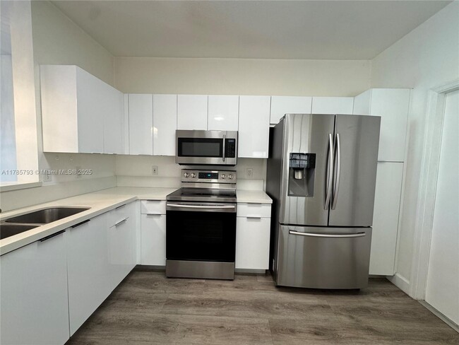 3706 San Simeon Cir in Weston, FL - Foto de edificio - Building Photo
