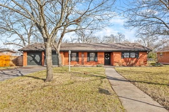 property at 11805 Oak Trail