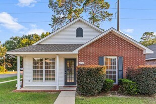 4558 Barrington Ln in Niceville, FL - Building Photo